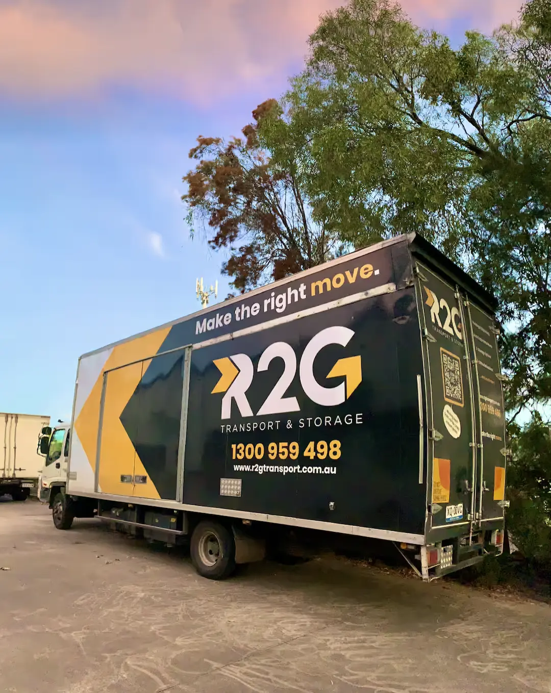 R2G Removalists Rowes Bay - Professional Local Moving Team R2G removalists truck in Rowes Bay, Townsville